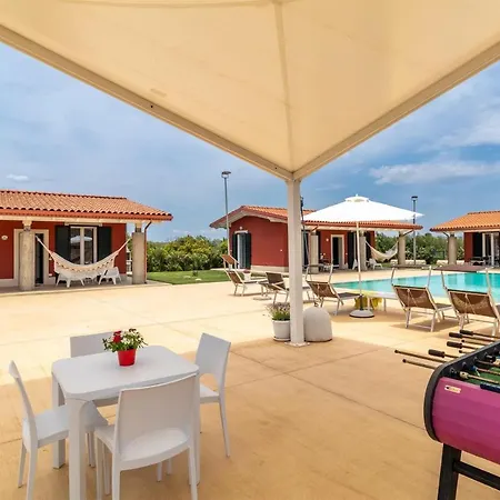 Oliva Villa *